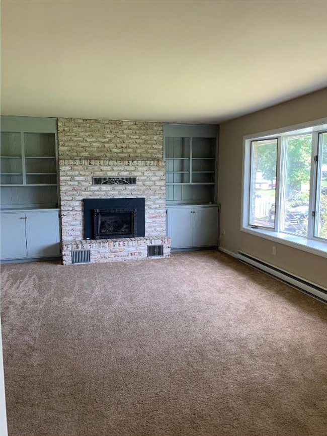 Foto del edificio - Spacious 3-Bedroom with Partially Finished Basement