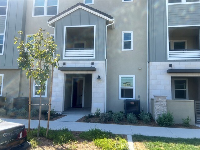 Foto principal - 7529 Channel View St