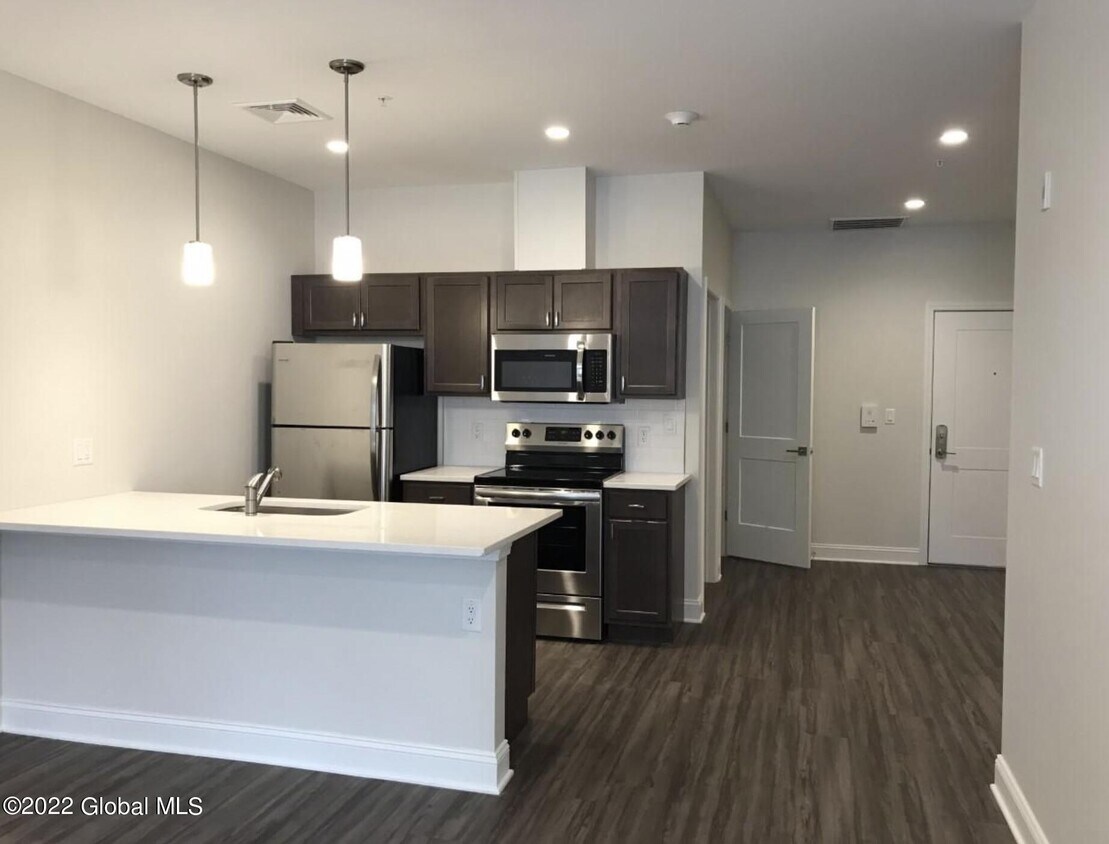 427 Washington Ave Unit 4, Albany, NY 12206 Room for Rent in Albany