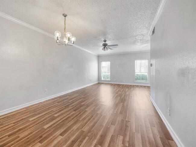 Building Photo - 7700 Creekbend Dr