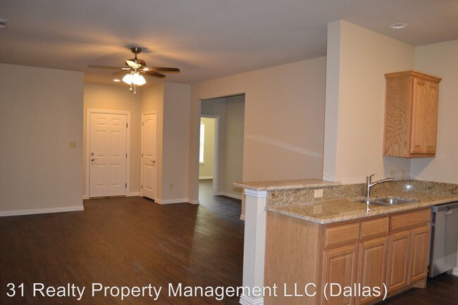 Building Photo - 3 br, 2 bath House - 921 W. Chase