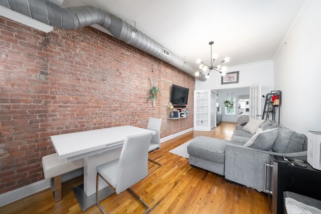 Building Photo - 208 6th St