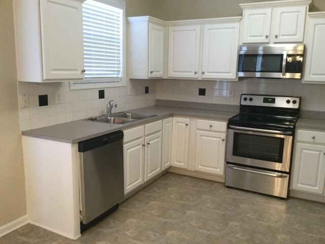 Foto del edificio - 6216 Roseway Ct