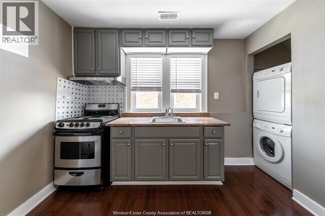 Photo du bâtiment - 1362 Parent Ave