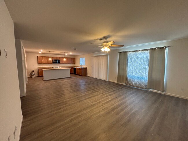 Foto del edificio - 12568 W Midway Ave