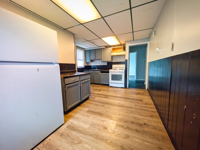 Building Photo - 7470 Sharon Dr