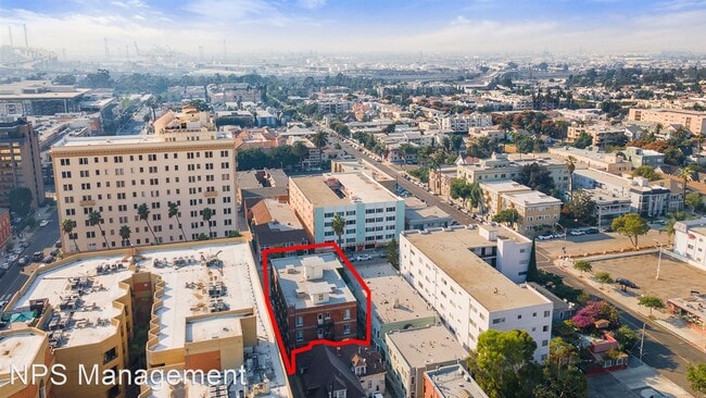 Building Photo - Studio, 1 bath Apartment - 330 Cedar Avenu...