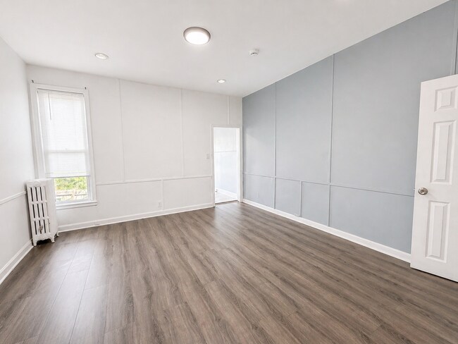 Foto del edificio - Home with Modern Kitchen, Finished Basement & Backyard Deck