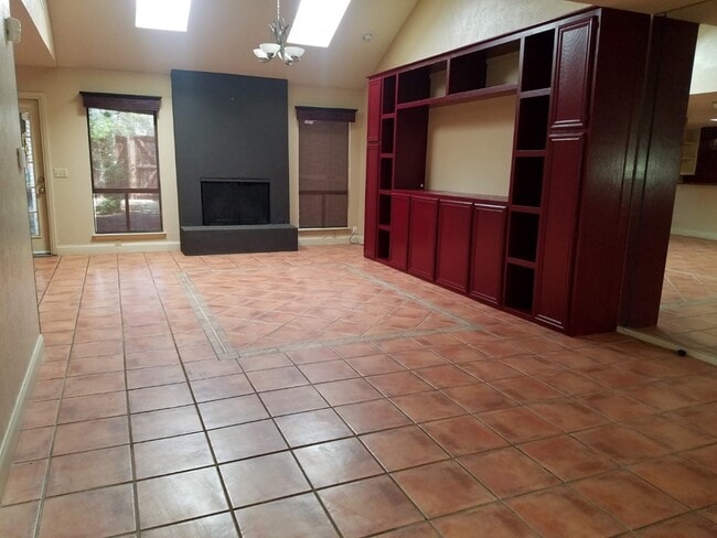 Building Photo - 1400 Pebble Ct