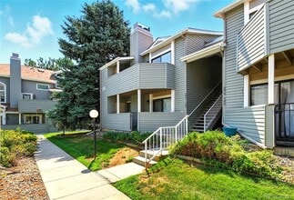 Building Photo - 922 S Walden St