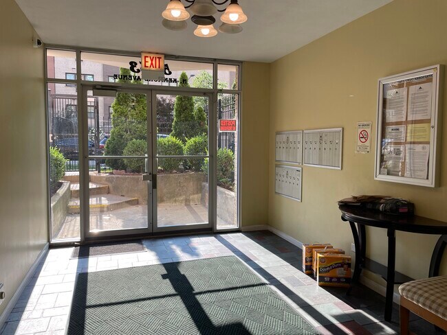 Foto del edificio - 5953 N Kenmore Ave