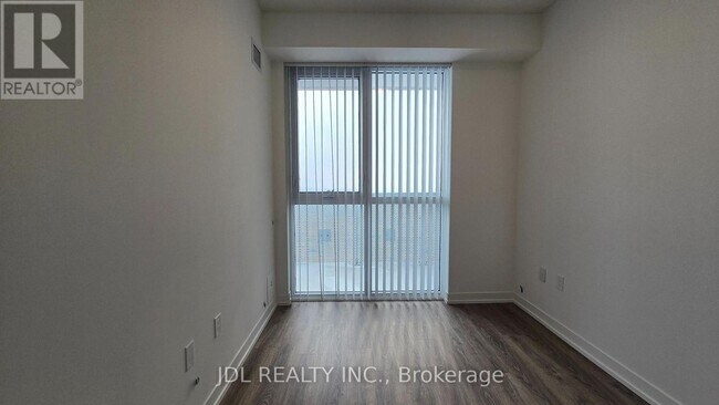 Photo du bâtiment - 8 Interchange Wy