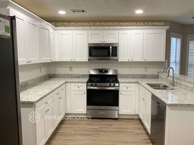 Foto del edificio - 810 Trellis Pond Ct