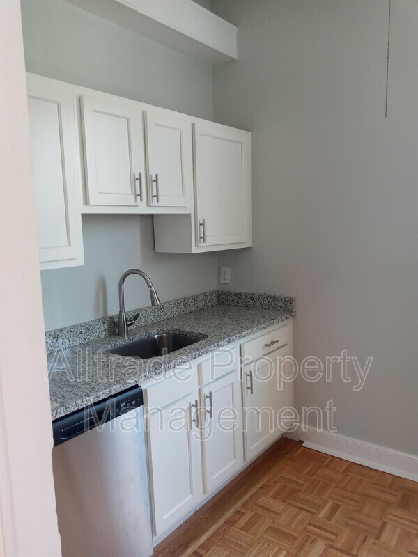 Building Photo - 422 Belgravia Ct
