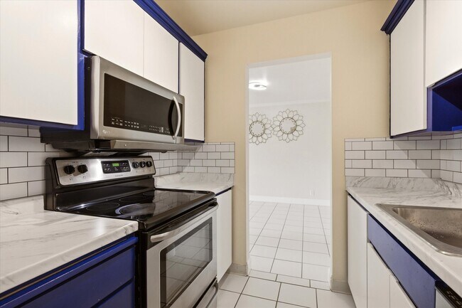 Foto del edificio - 450 N Civic Dr