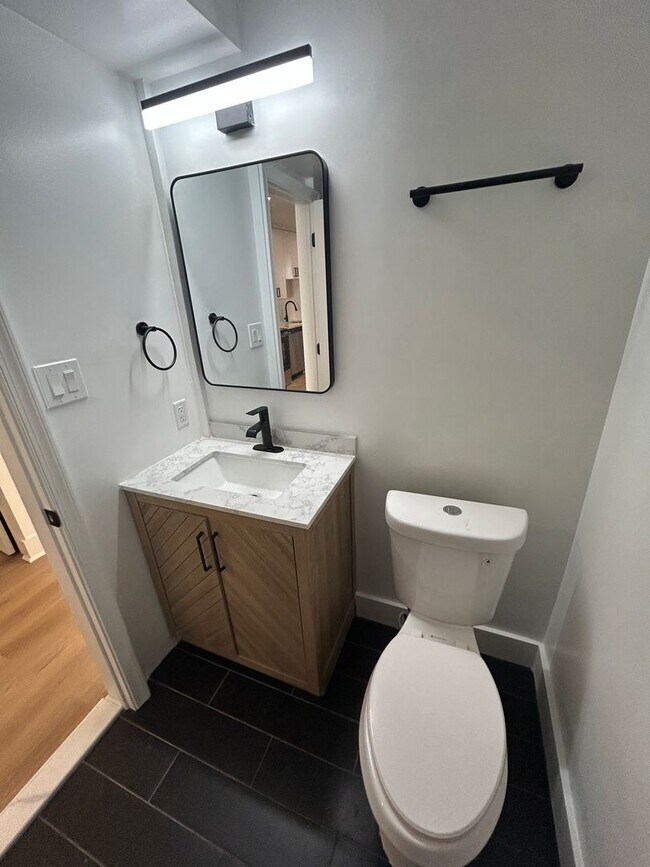 Foto del edificio - Brand New Units 2 Bed + 1 Bath, W&D in unit