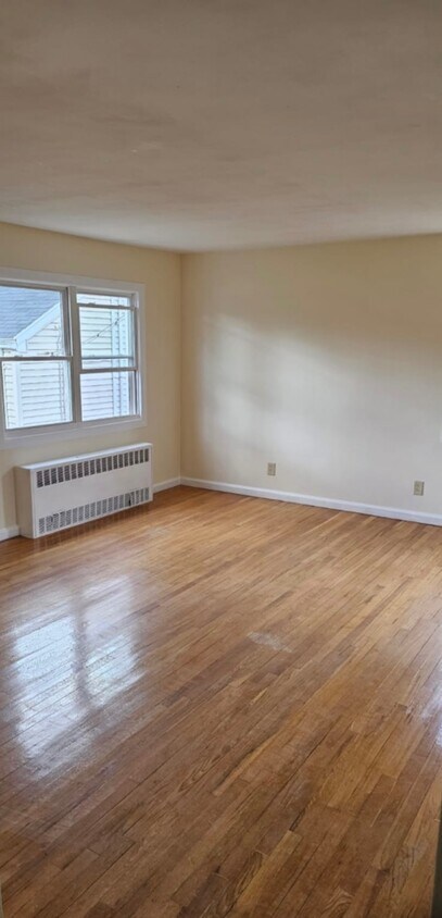 Primary Photo - 11 Millers Ln