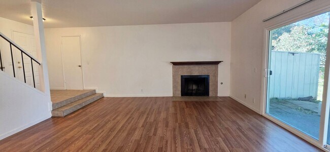 Foto del edificio - 7862 Hampton Ln