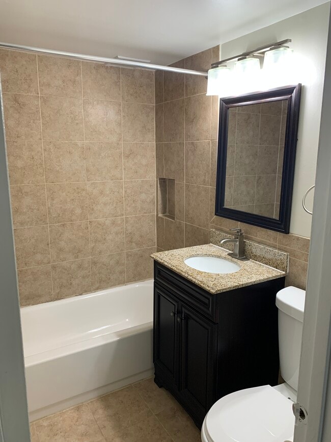 Baño n.° 1 - 11366 Cherry Hill Rd