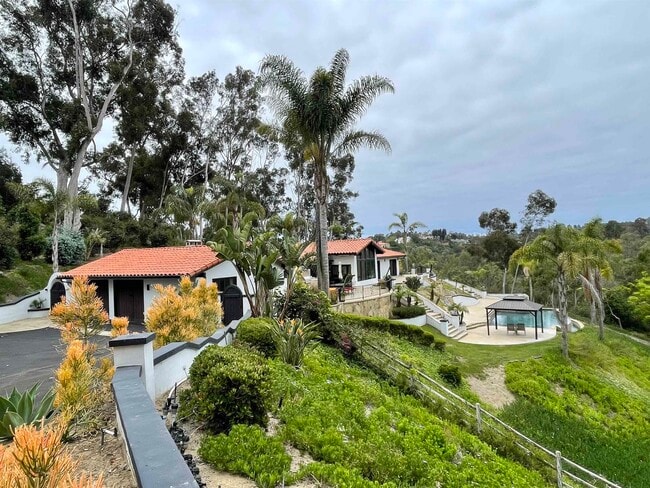 Building Photo - 15312 Las Planideras