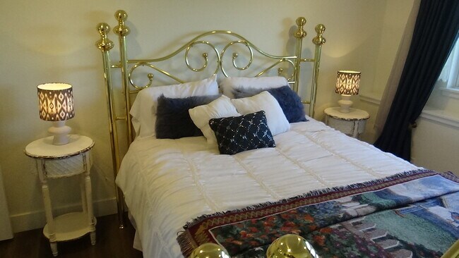 Cama queen - 2480 Chama Ave
