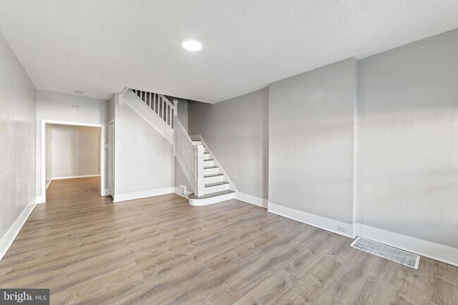 Foto del edificio - 1249 Kenwood Ave