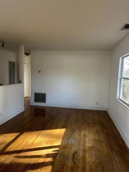 Building Photo - 5038 37th Ave N