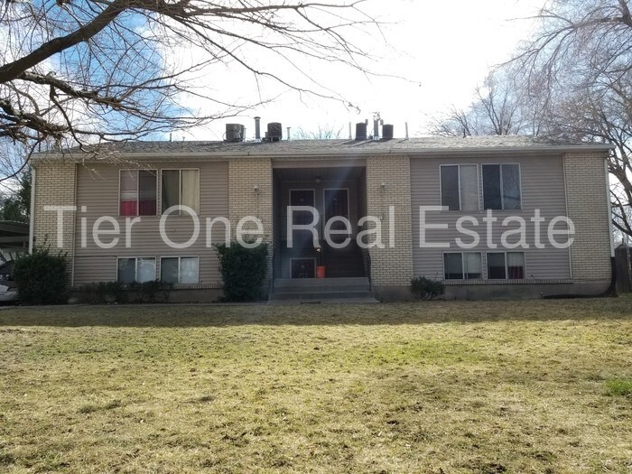 Primary Photo - 228 E Crestone Ave