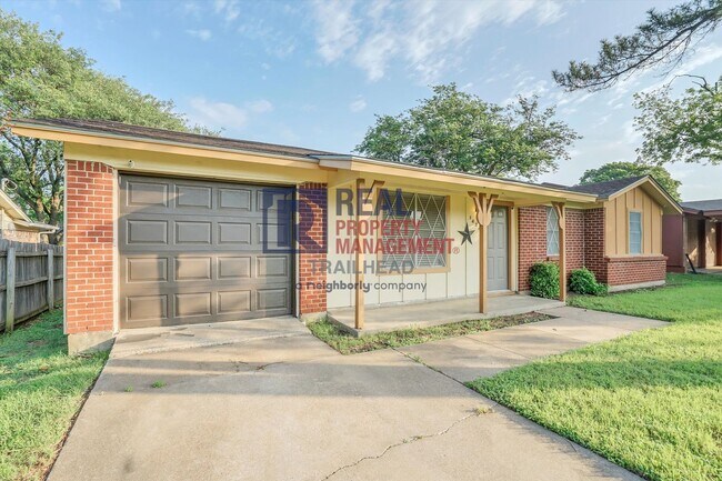 Foto del edificio - Inviting Home with Pool in Established Cleburne Neighborhood