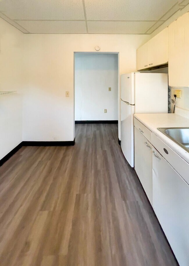 Foto del edificio - Charming 1-Bedroom Apartment Near Ball Sta...