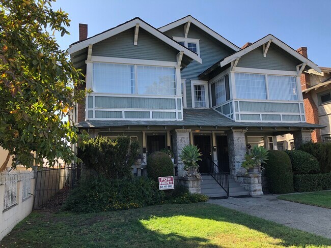 Building Photo - 3033 Van Buren Pl