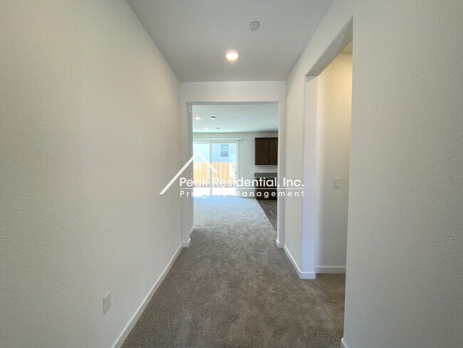 Building Photo - Brand New Folsom 4bd/3ba Home with 2 Car G...