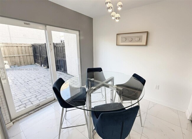 Foto del edificio - 7936 Kimberly Blvd