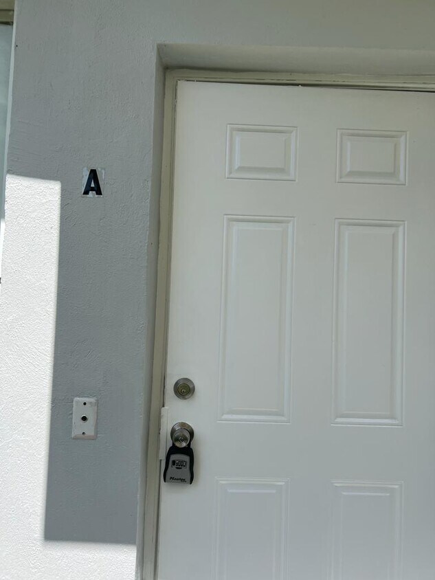 Foto principal - 2115 NE 169th St