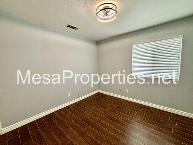 Foto del edificio - 16486 Salinas St