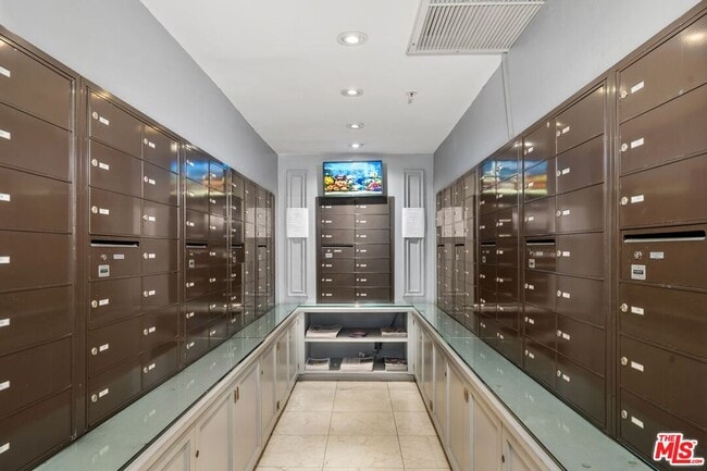 Foto del edificio - 10660 Wilshire Blvd