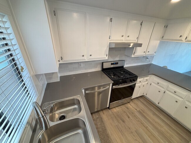 Foto del edificio - 717 Franklin Ln