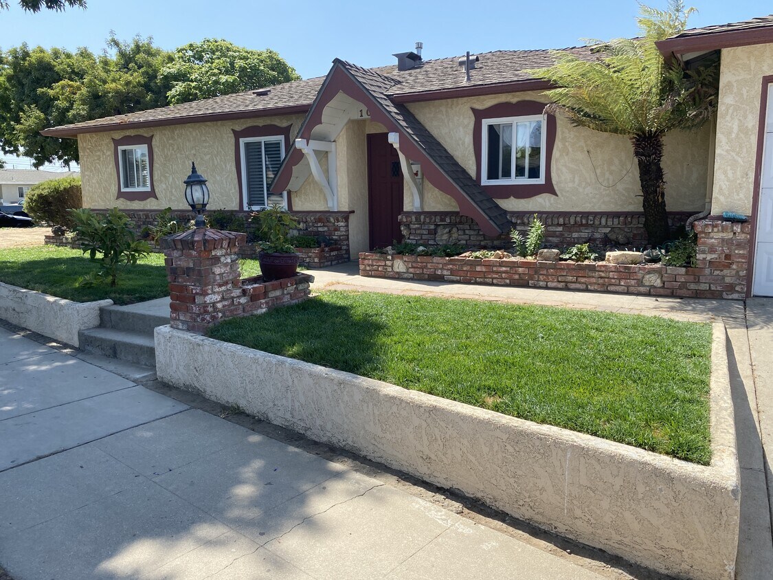 Foto del edificio - 1002 W El Camino St