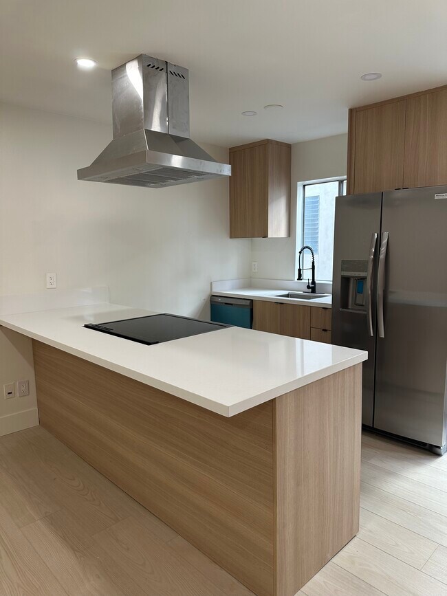 Foto del edificio - 8223 Blackburn Ave