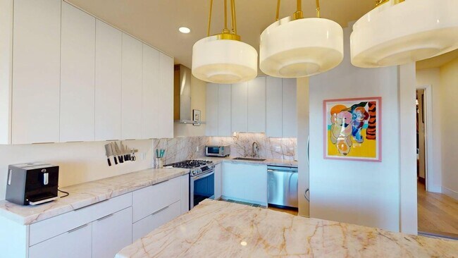 Foto del edificio - Decorator's Dream - Amazing Bernal Heights 3x3 + bonus room Single-Family Home w. 180 views