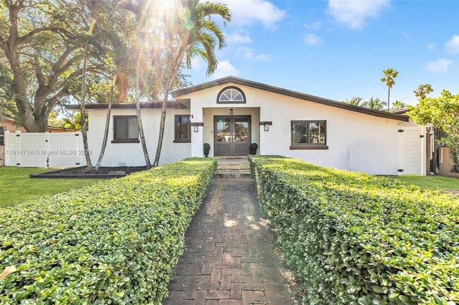 Foto del edificio - 6376 SW 15th St