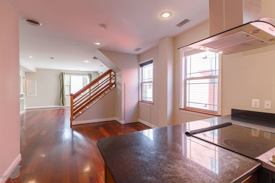 Foto principal - 3573 Warder St NW