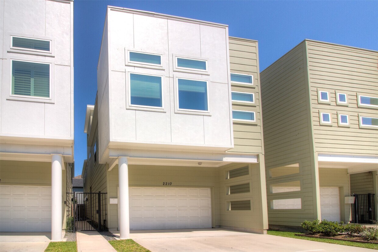 Foto principal - 2210 Hutchins St
