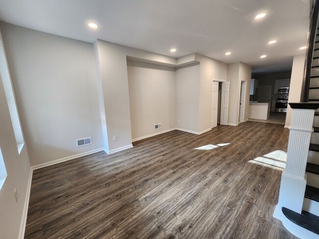 Building Photo - Beautiful 3 bed 3.5 Bath home