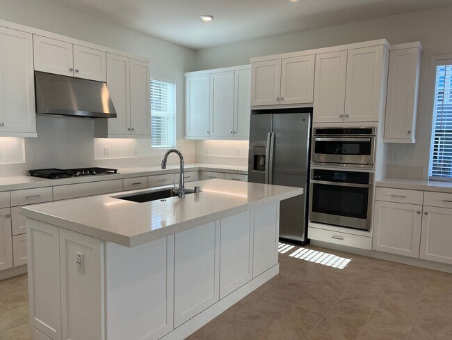 Foto del edificio - Executive home in Exclusive Great Park Irvine