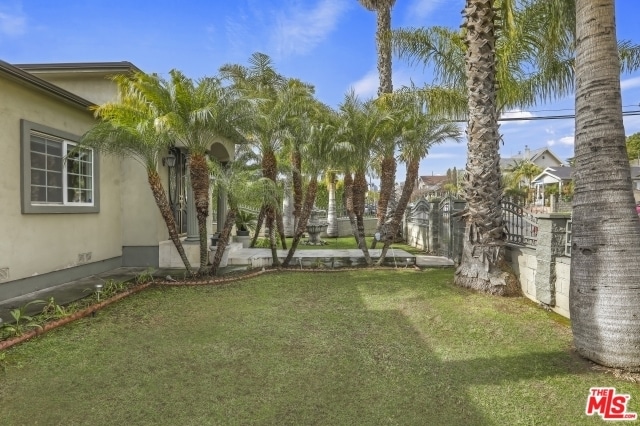 Foto del edificio - 4356 Kingswell Ave
