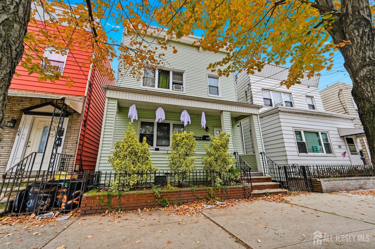 Foto principal - 182 Avenue F