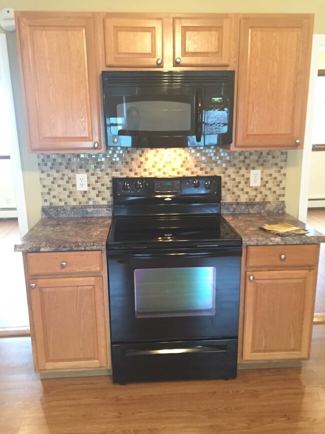 Building Photo - 42 Pond St