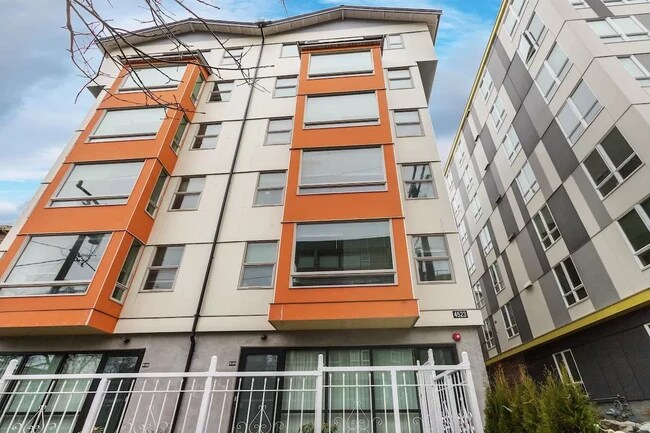 Foto del edificio - 4523 8th Ave NE