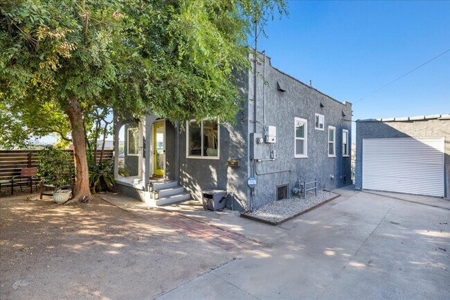 Building Photo - 2755 E 6th St